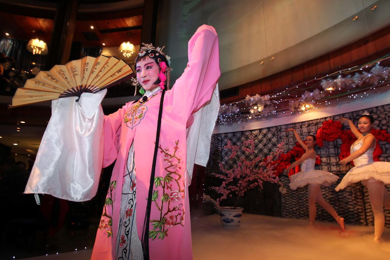 China Community Culture & Art Hotel Циндао Экстерьер фото